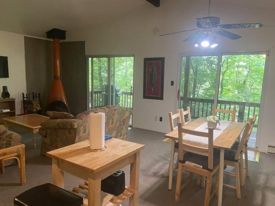 Clubhouse Lakeview Chalet 이스트스트로즈버그 외부 사진
